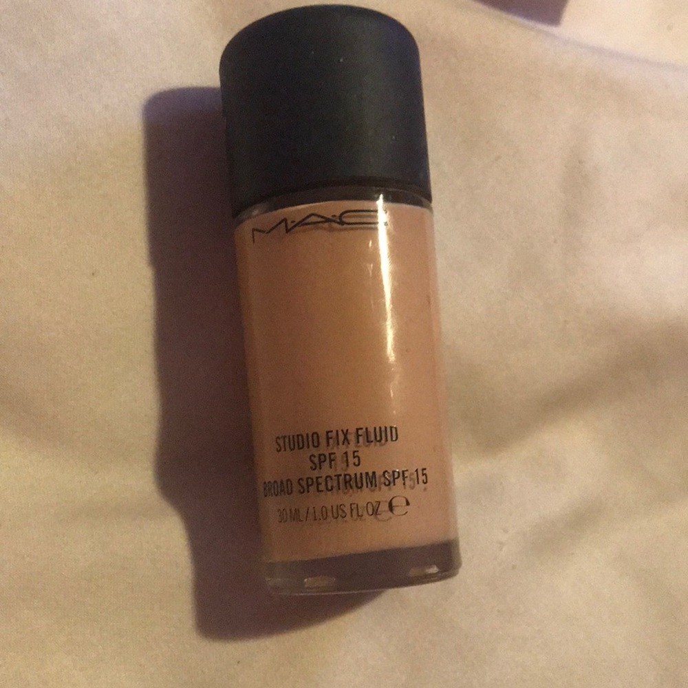 MAC studio fix fluid NW20